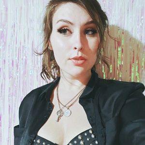 Meet your Posher, Leah